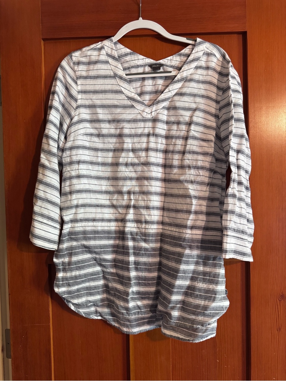 Eddie Bauer Striped V-Neck 3/4 Sleeve Women's Top in White and Gray